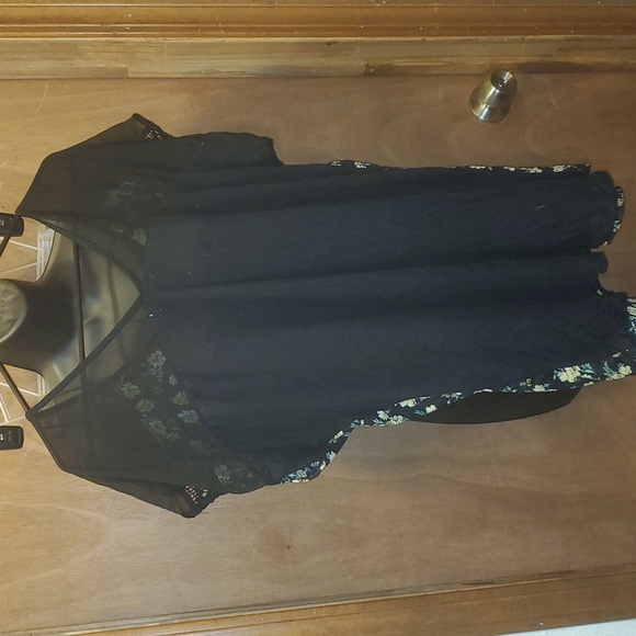 Liberty Love floral top - Picture 4 of 4